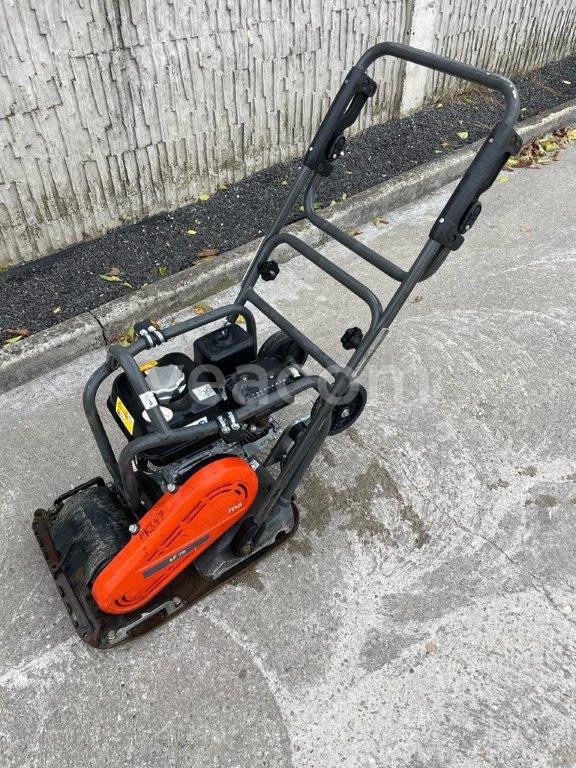 Online aukce:   HUSQVARNA LF75