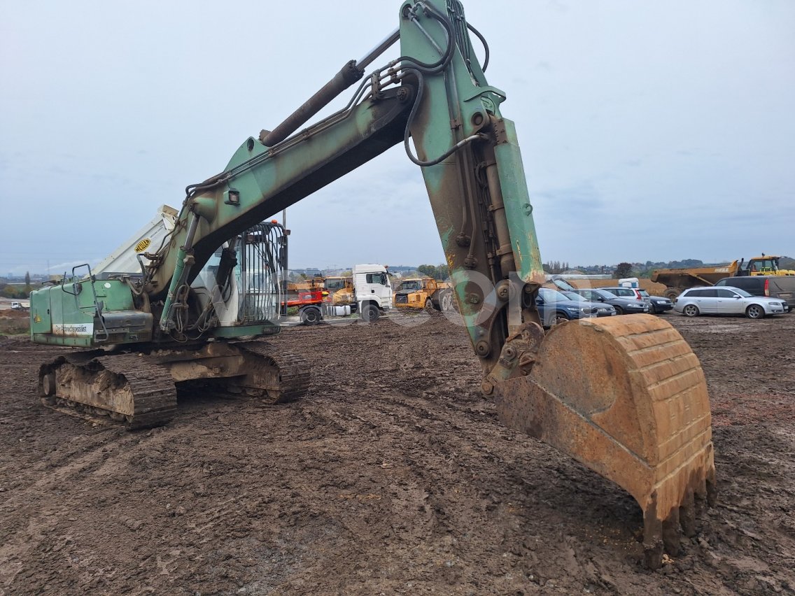 Online auction: LIEBHERR  R934C HDS