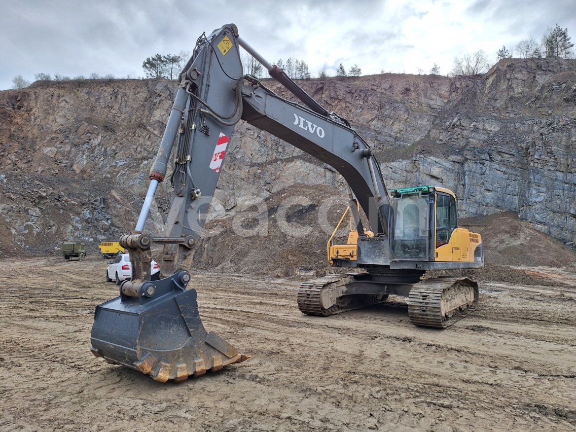 Online aukce: VOLVO  EC 240 CL