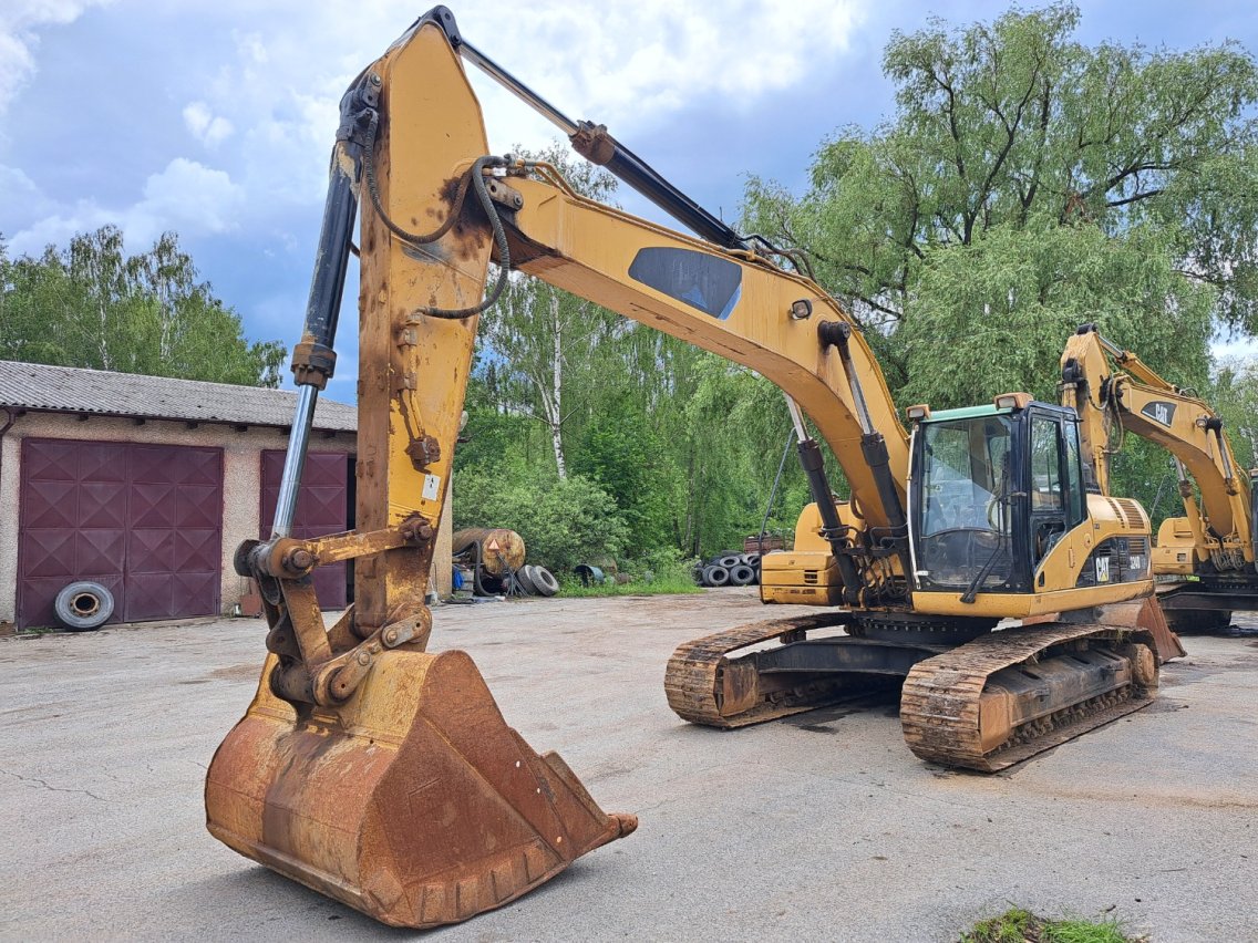 Online auction: CATERPILLAR  324 D