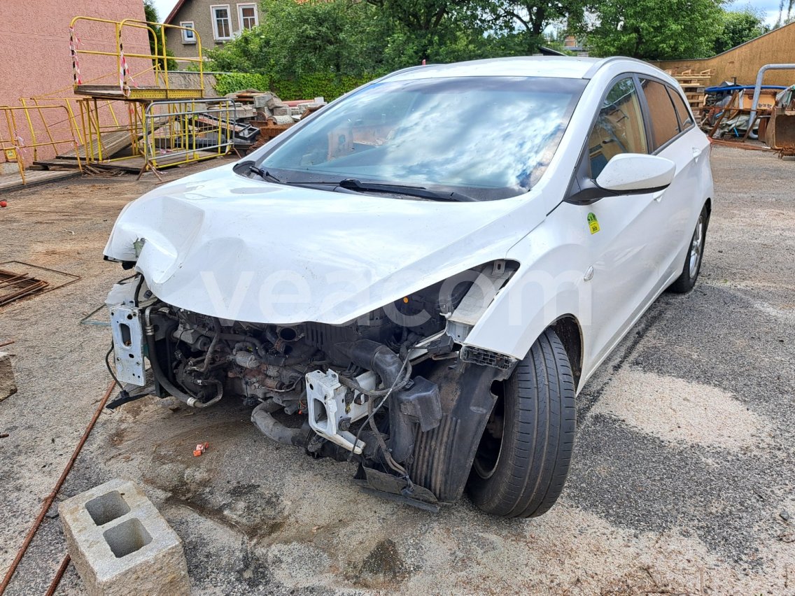 Online auction: HYUNDAI  I 30