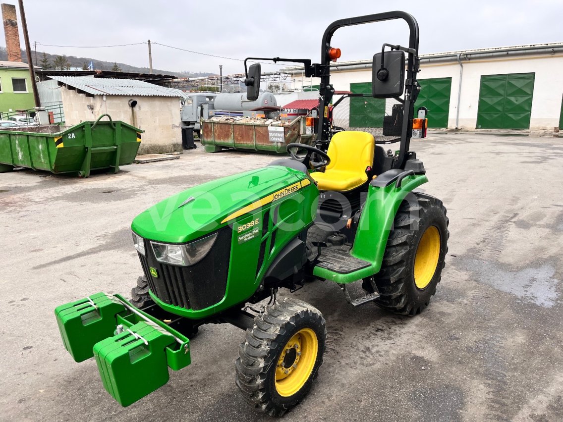 Online aukce: JOHN DEERE  3038E 4X4