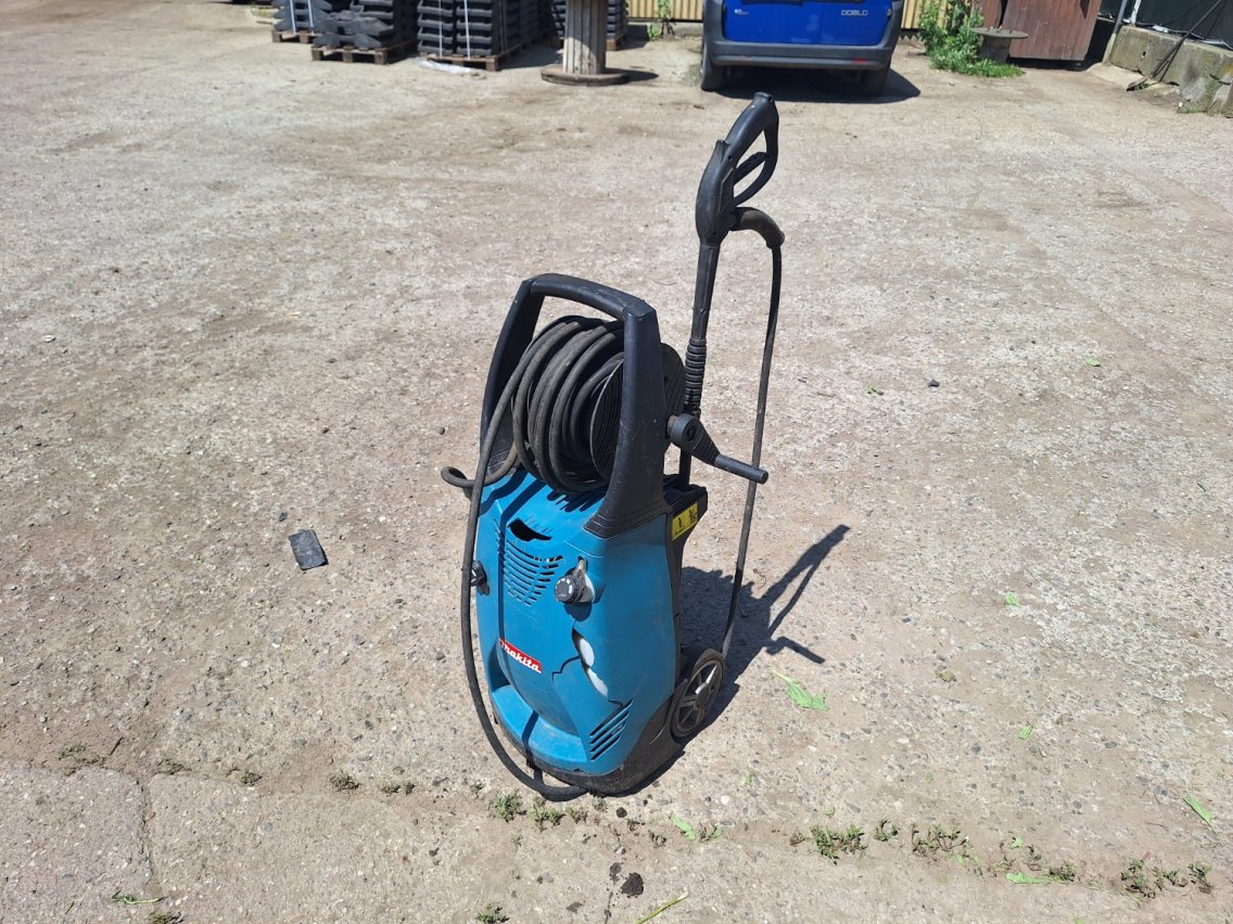 Online auction:   WAP MAKITA