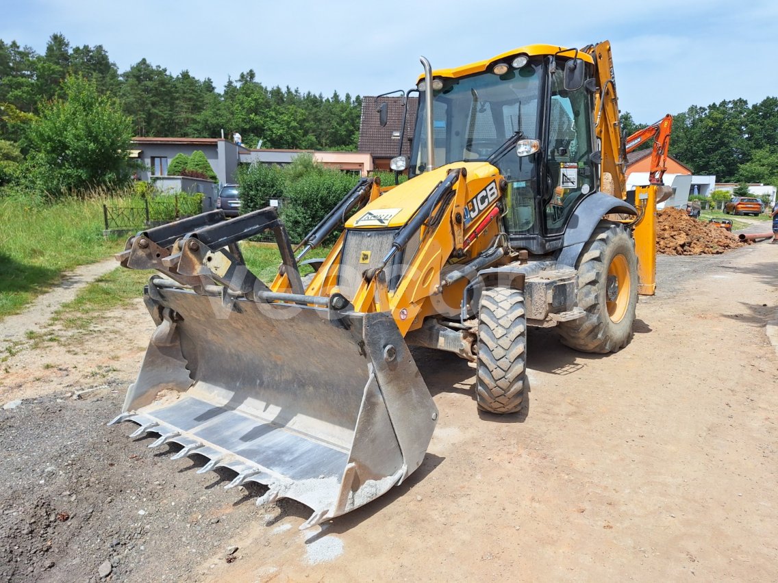 Online aukce: JCB  3CX 4X4