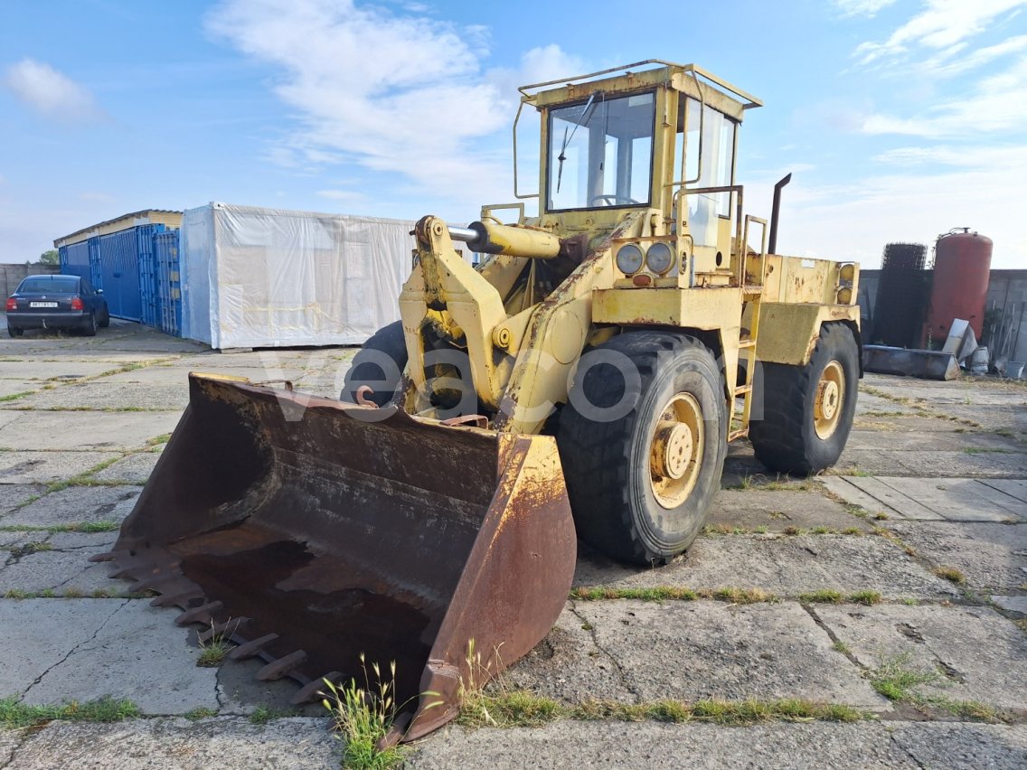 Online auction:   UNK 320 4X4