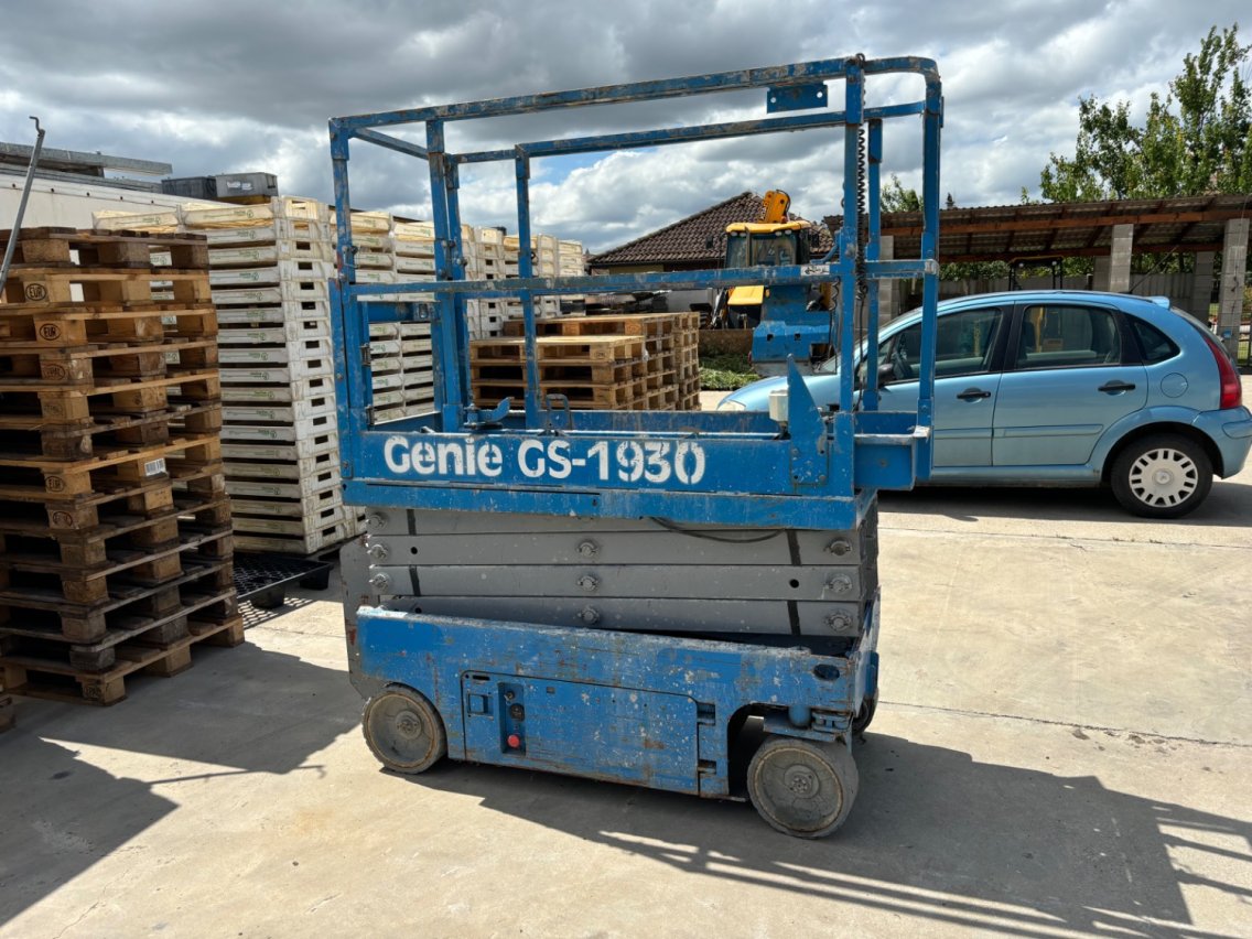 Online auction:   GENIE GS-1930