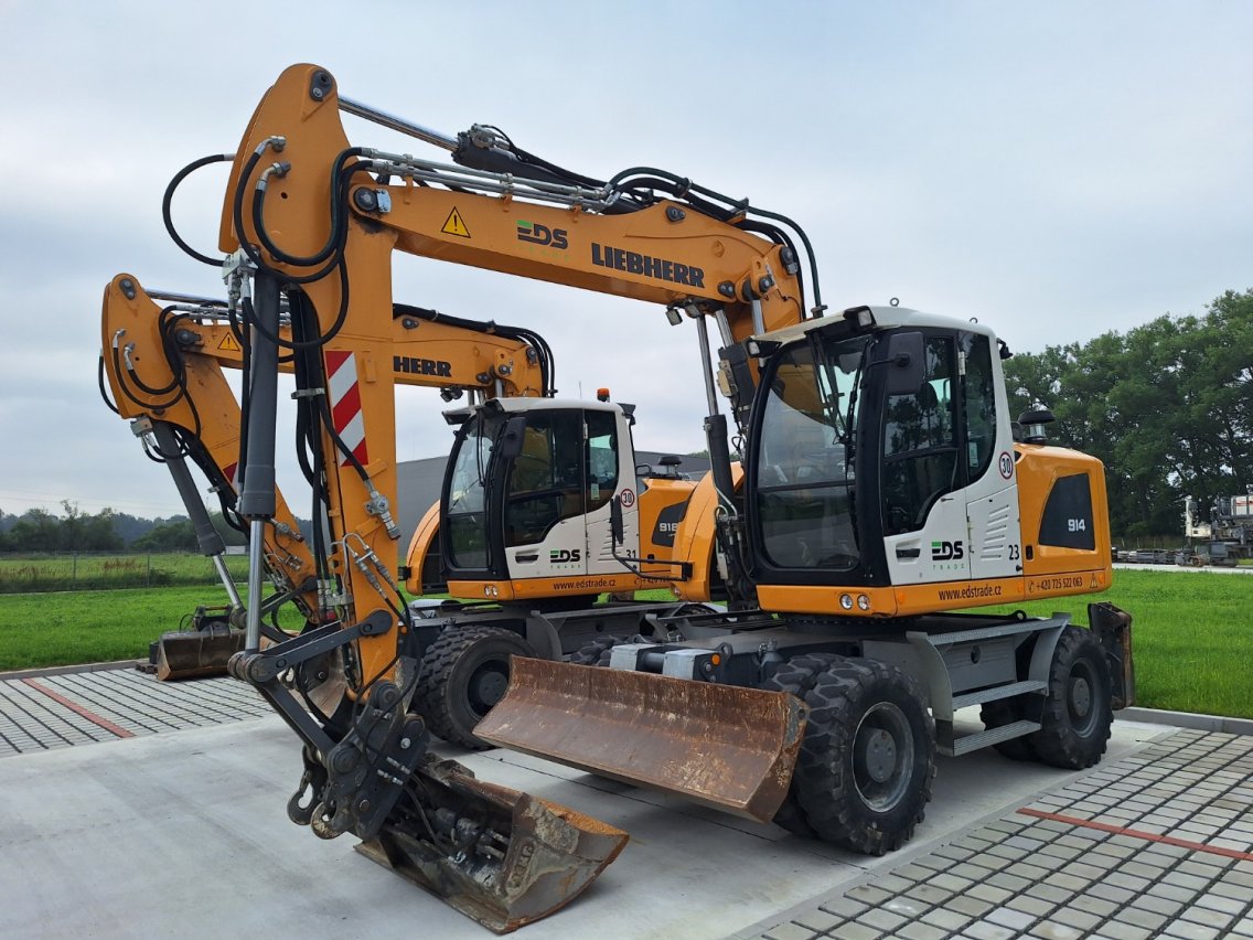 Online auction: LIEBHERR  A914 LITRONIC 4X4