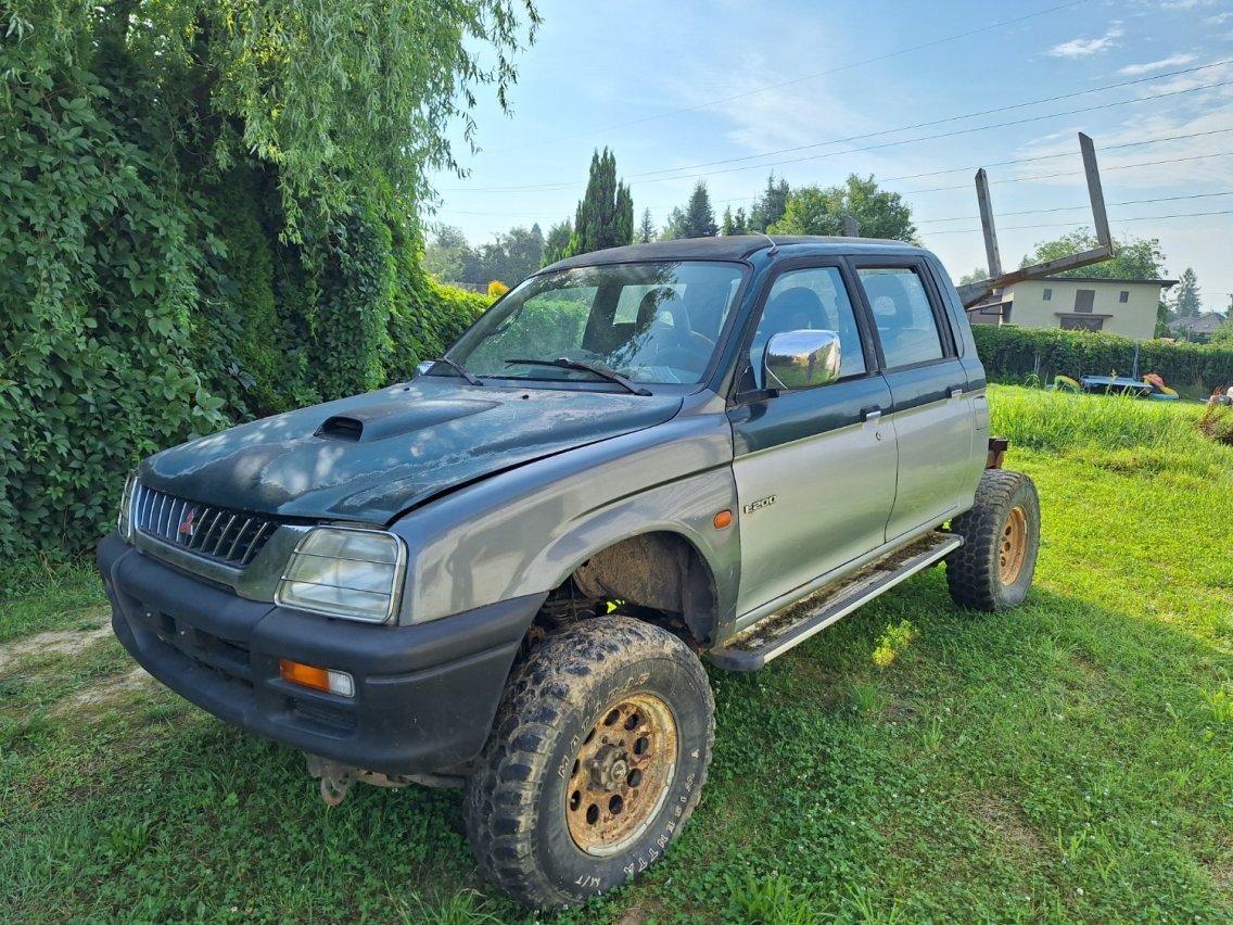 Online auction: MITSUBISHI  L 200 4X4