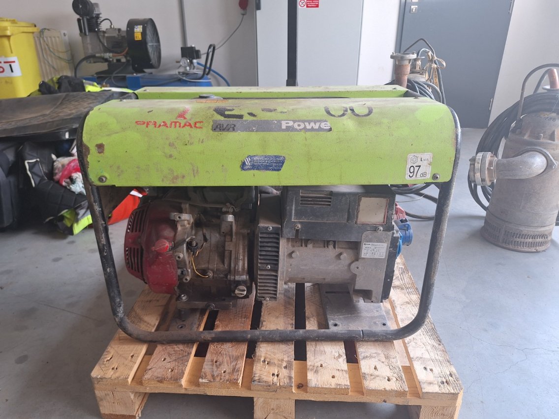 Online auction:   PRAMAC ES 8000