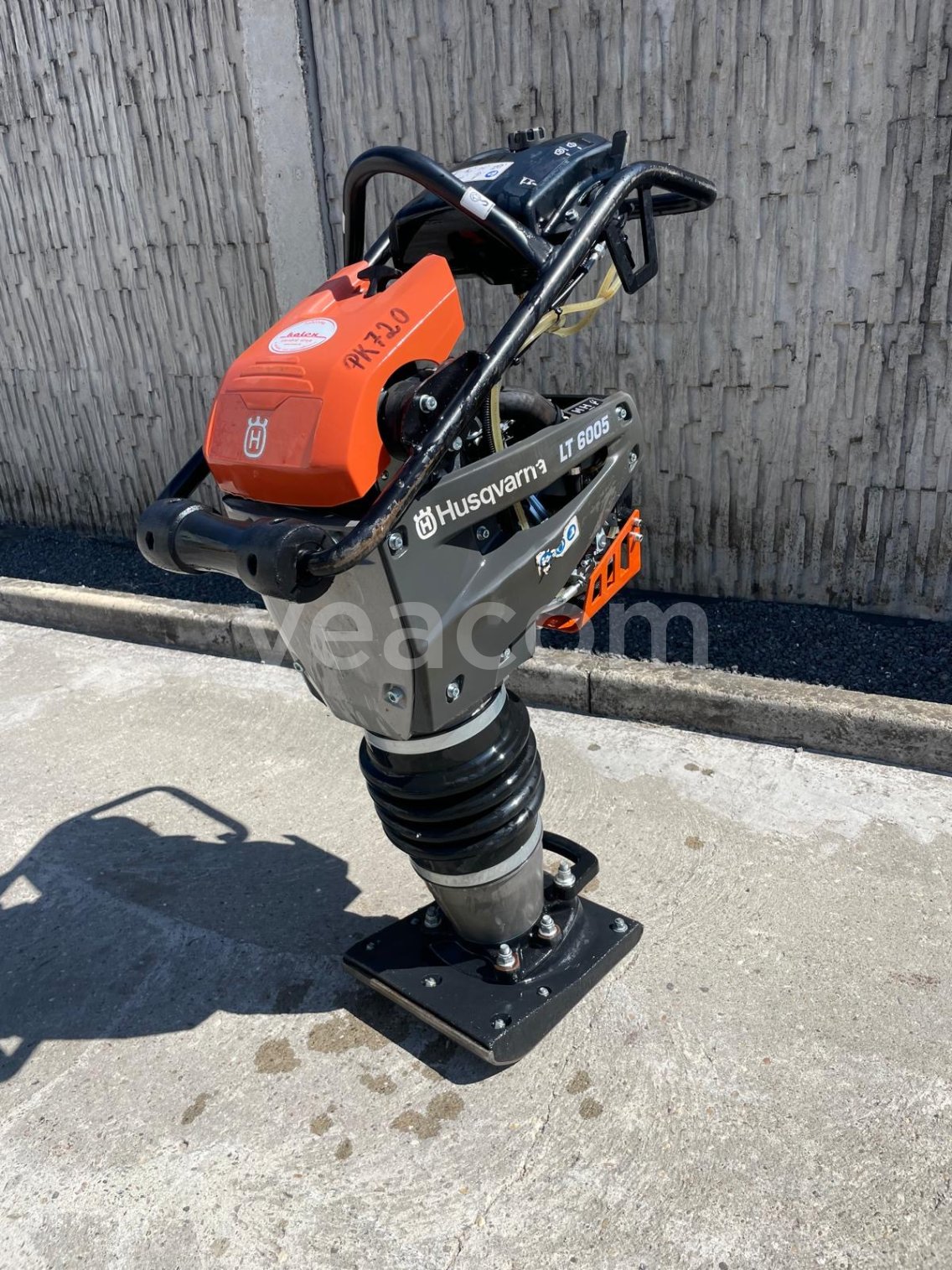 Online auction:   HUSQARNA LT6005