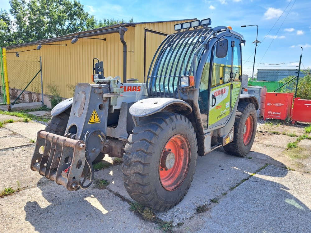 Aukcja internetowa: CLAAS  SCORPION 7045