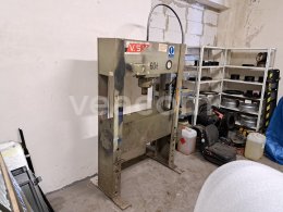 Online auction:   HL-60