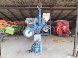 Online aukce:   KINZE 3600 12R