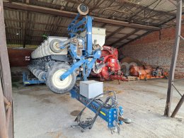 Online aukce:   KINZE 3600 12R