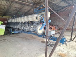 Online aukce:   KINZE 3600 12R