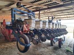 Online aukce:  KINZE 3600 12R