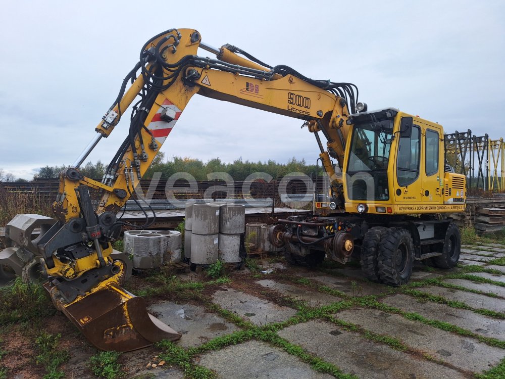 Online auction: LIEBHERR  900