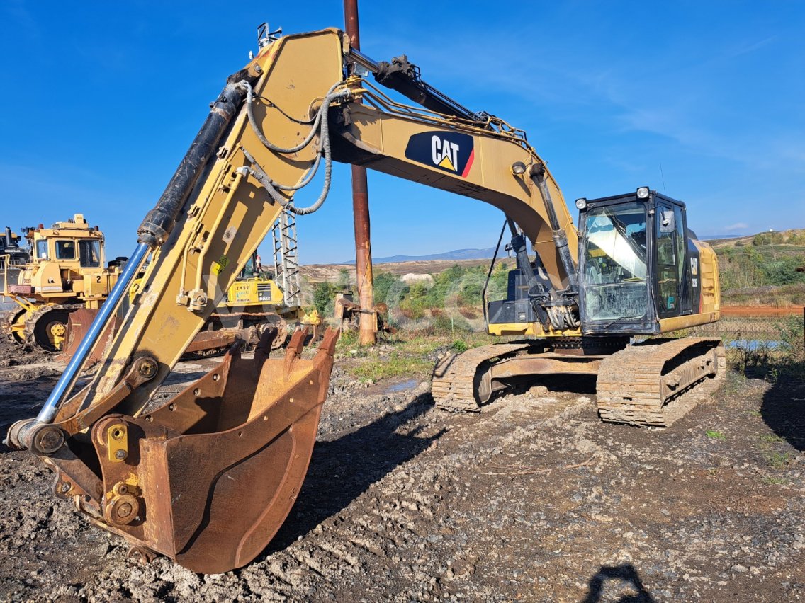 Online auction: CATERPILLAR  323E