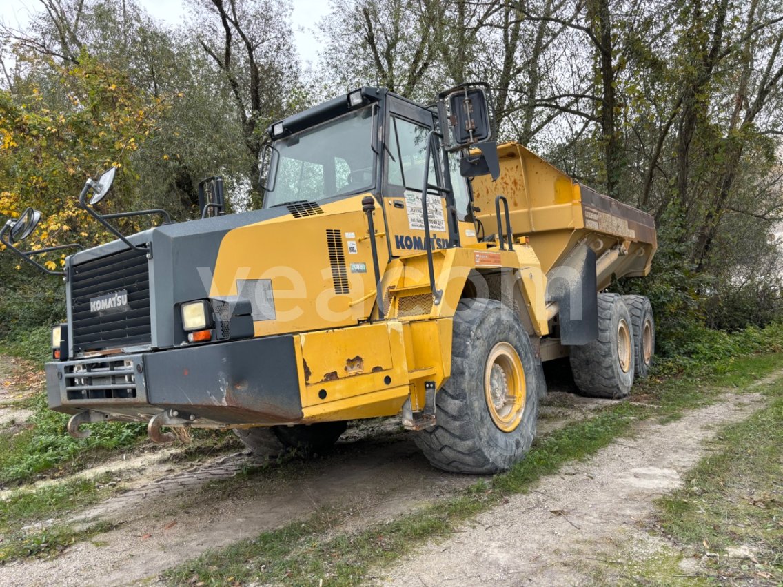 Online auction: KOMATSU  HM250-2