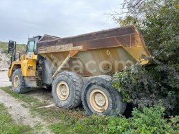 Online auction: KOMATSU  HM250-2