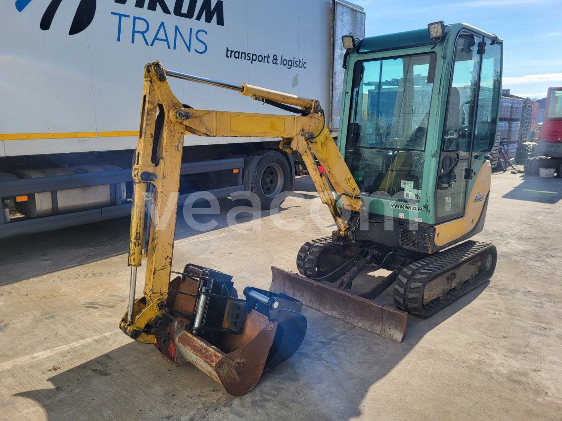 Online auction: YANMAR  SV18