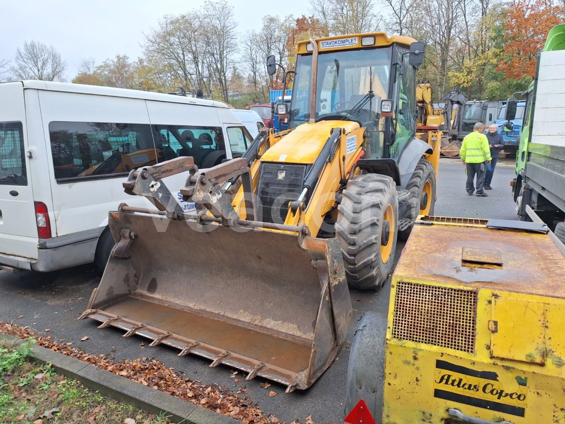 Online auction: JCB  3 CX 4X4