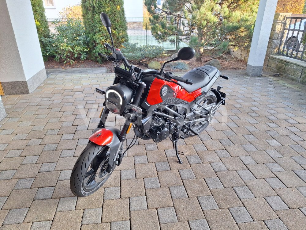 Online auction:  BENELLI LEONCINO 125