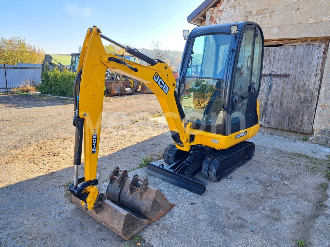 Online auction: JCB  8016