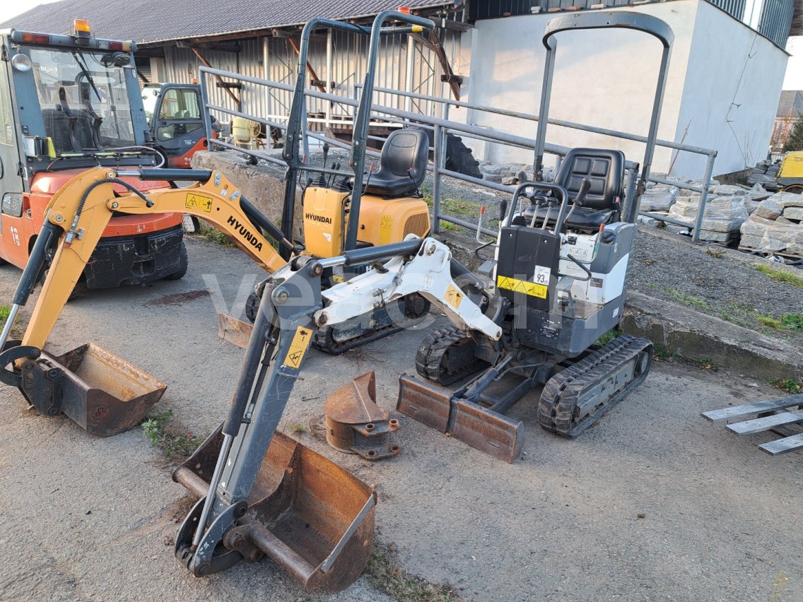 Online auction: BOBCAT  E08