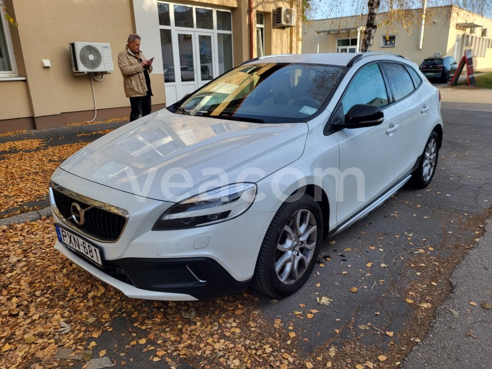 Online auction: VOLVO  V40 CROSS COUNTRY