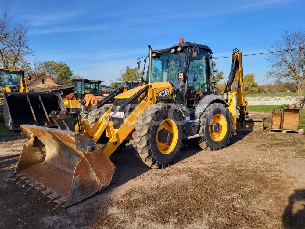 Online auction: JCB  4CX 4X4