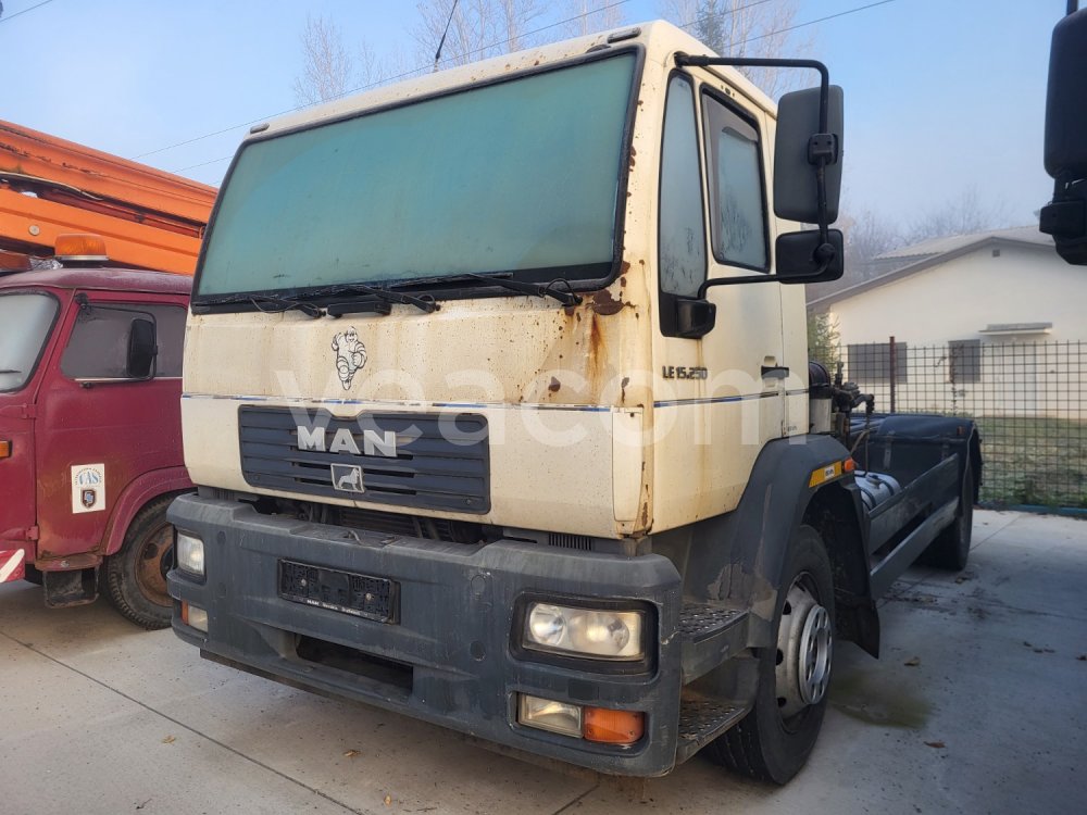 Online auction: MAN  15.225 LC