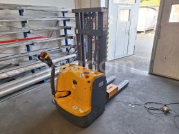 Online auction:   ELECTRIC STACKER CDDR15