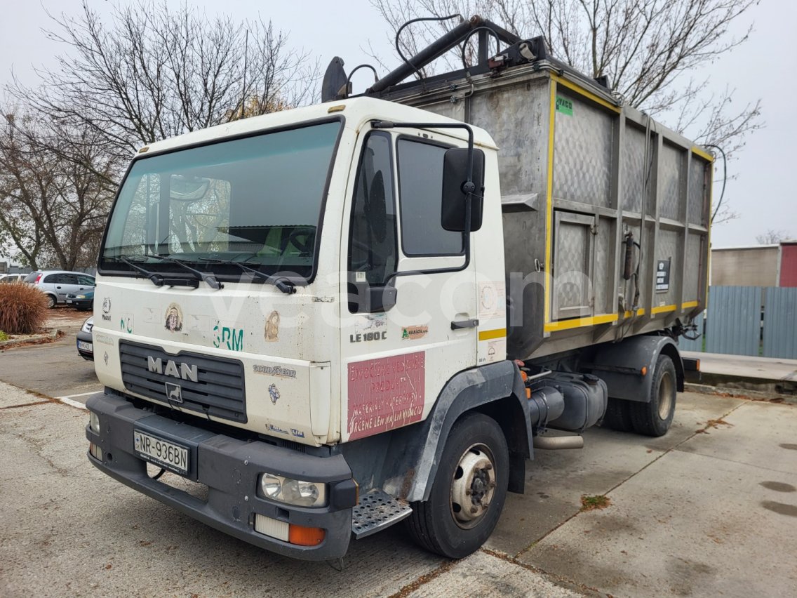 Online auction: MAN  L2000 10.185