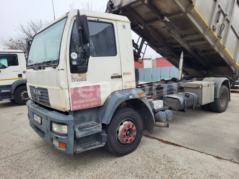 Online auction: MAN  M2000 14.225LC