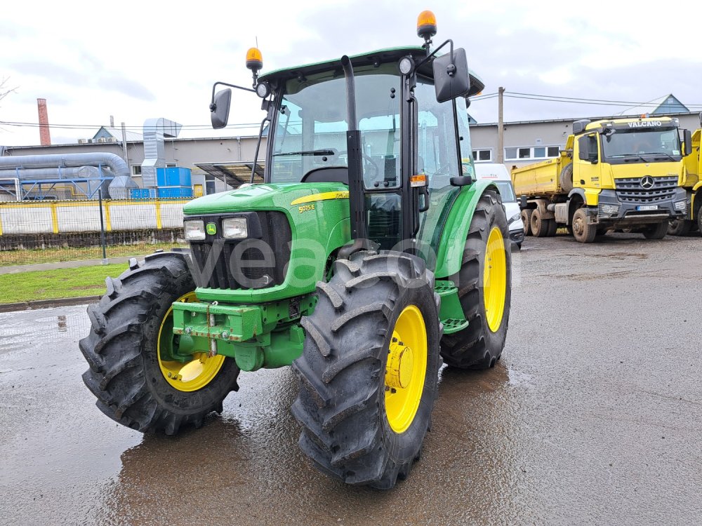 Online auction: JOHN DEERE  5075E 4X4