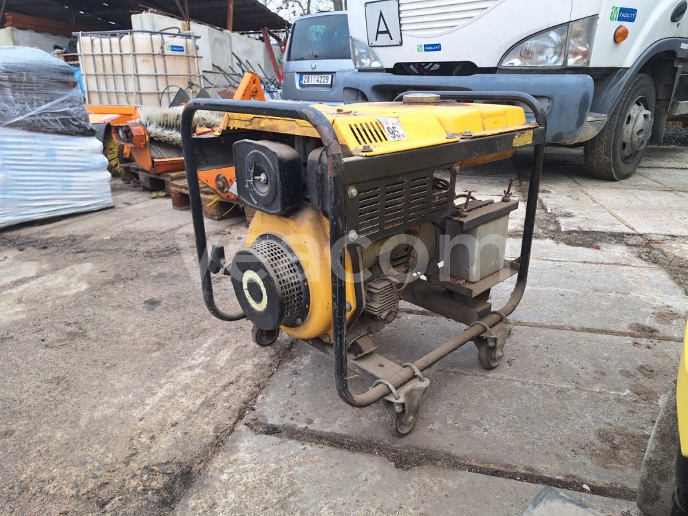 Online auction:  KIPOR KDE3500E