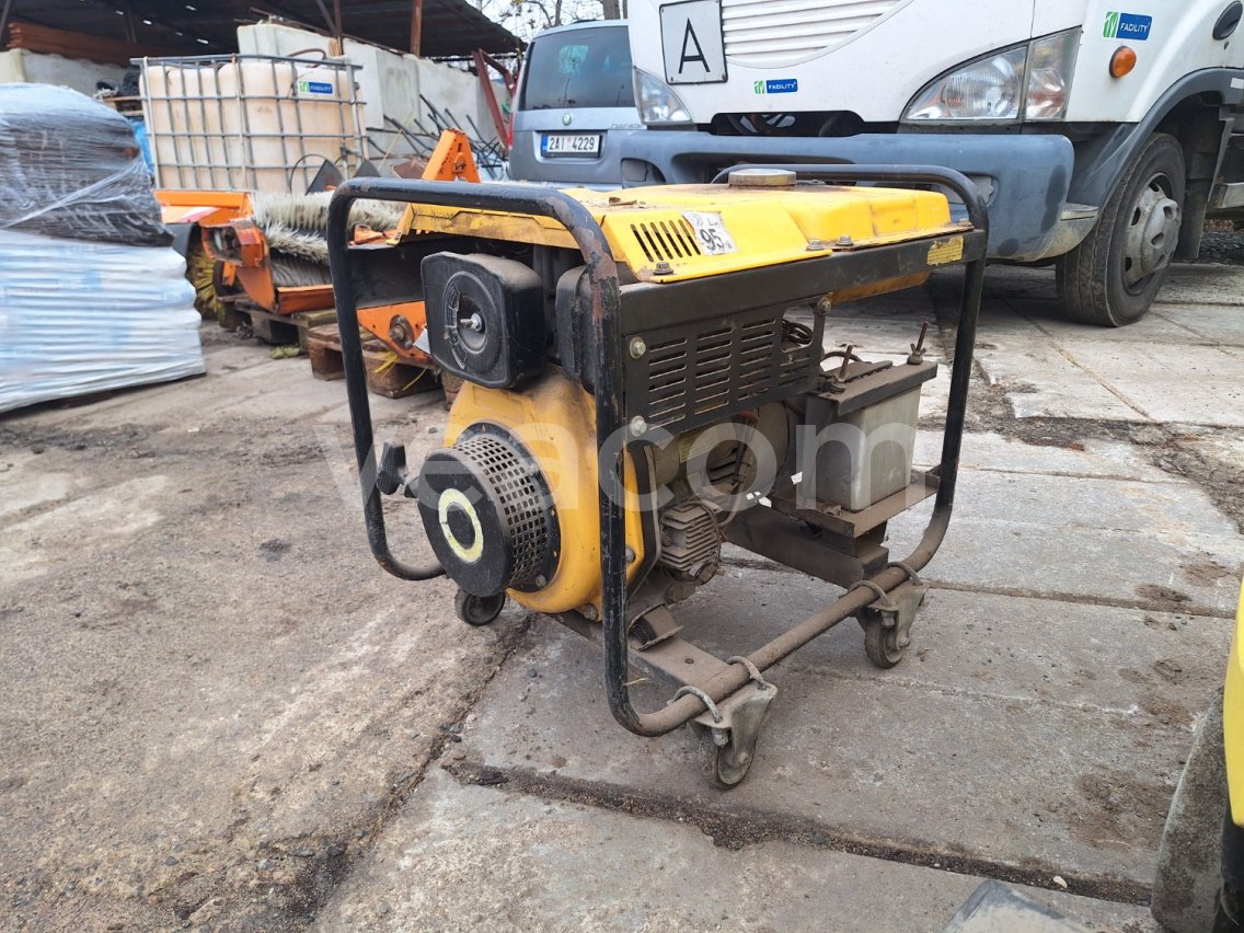 Online auction:   KIPOR KDE3500E