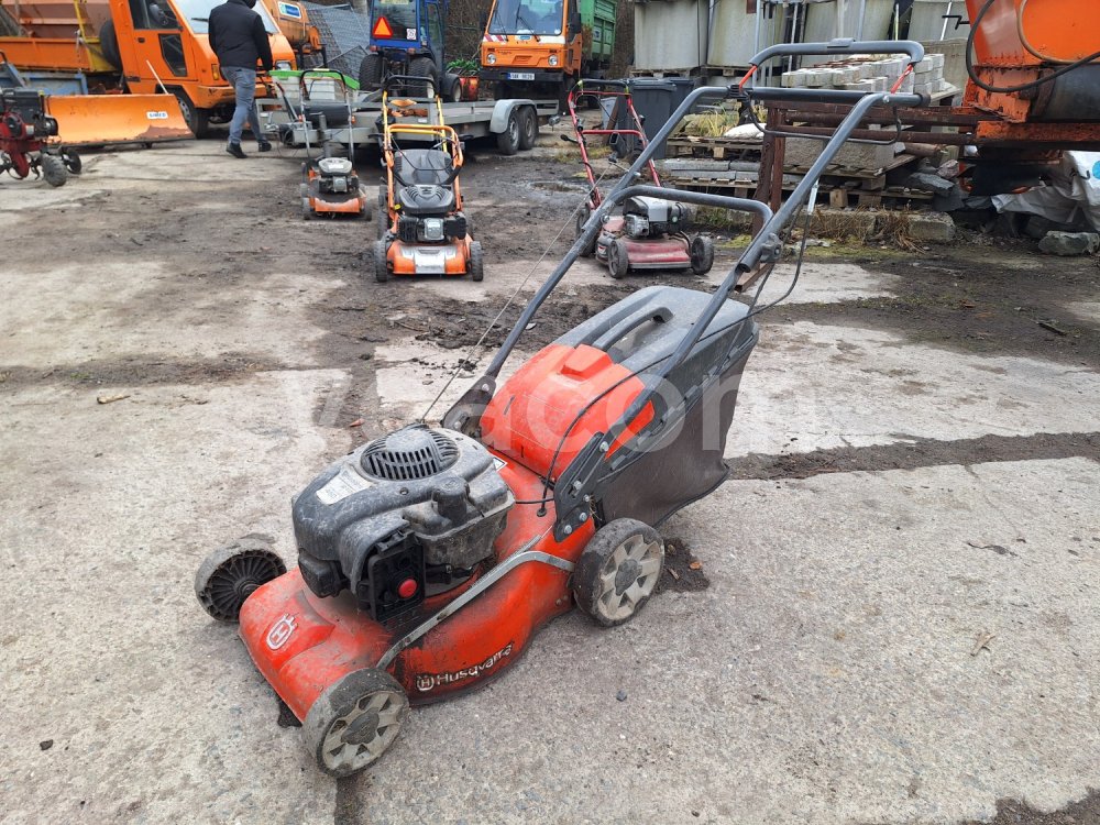 Online auction:  HUSQVARNA LC 140S