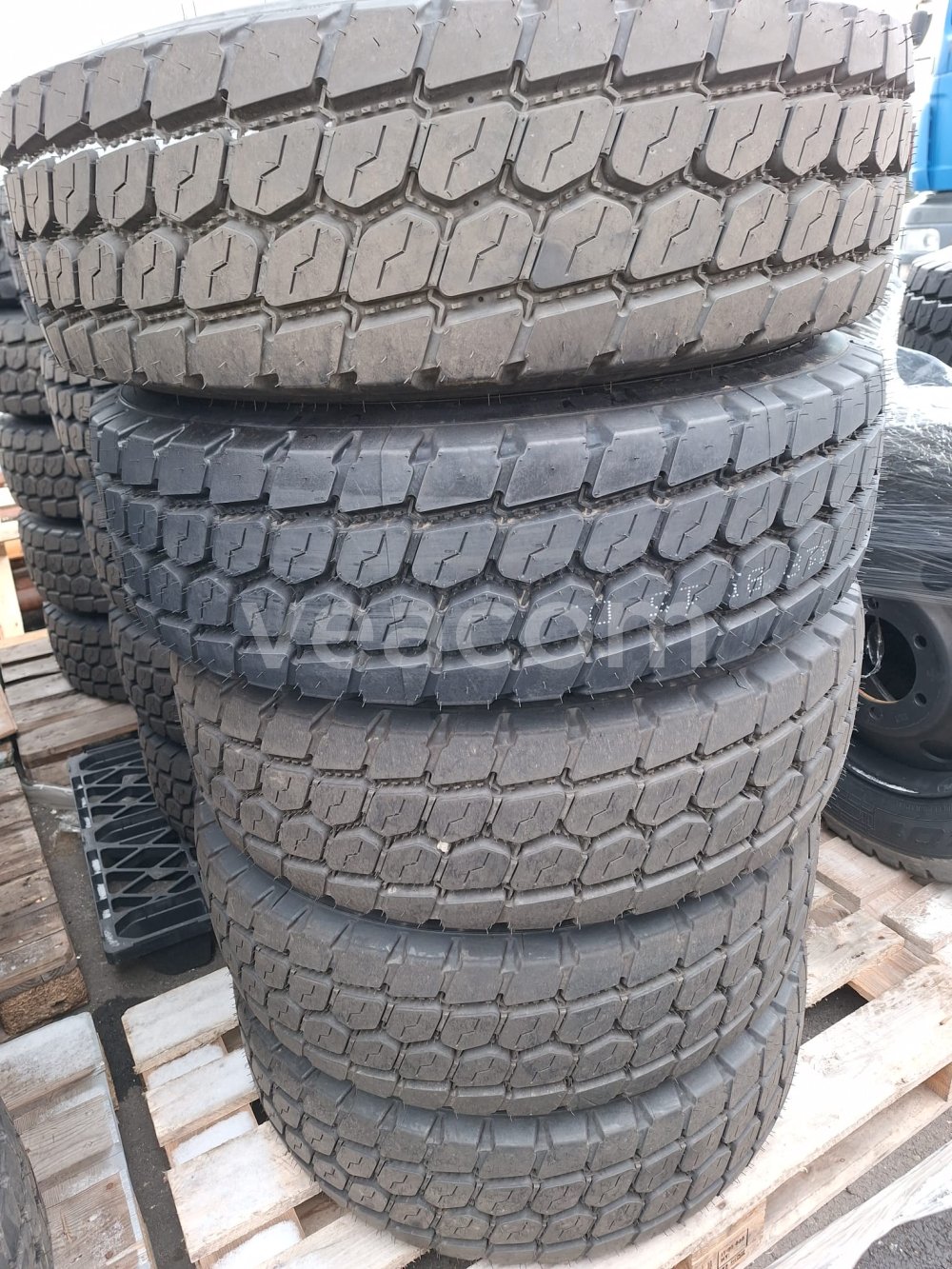 Online auction:  PIRELLI MG01 265/70 R19.5 143/141 K - SADA 4 + 1