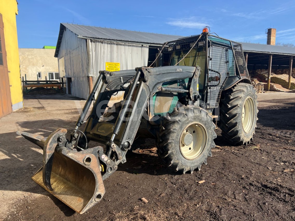 Online auction: VALTRA  A93 4X4