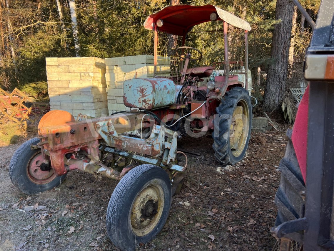 Online-Versteigerung:   NÁŘAĎOVÝ TRAKTOR VEB RS 09