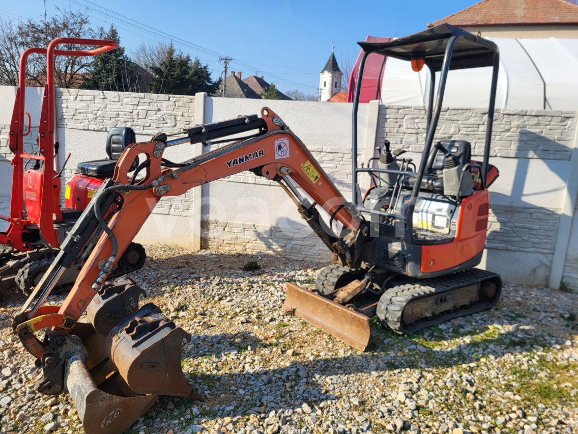 Aukcja internetowa: YANMAR  VIO 17