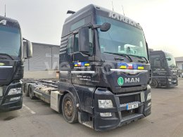 Online-Versteigerung: MAN  TGX 24.440 6X2 + KRONE BOX 04 ZZ CARRIER