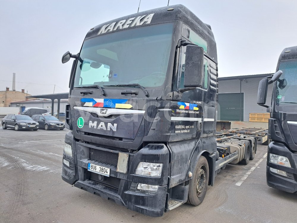 Online auction: MAN  TGX 24.440 6X2 + KRONE BOX 04 ZZ CARRIER