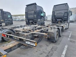 Online-Versteigerung: MAN  TGX 24.440 6X2 + KRONE BOX 04 ZZ CARRIER