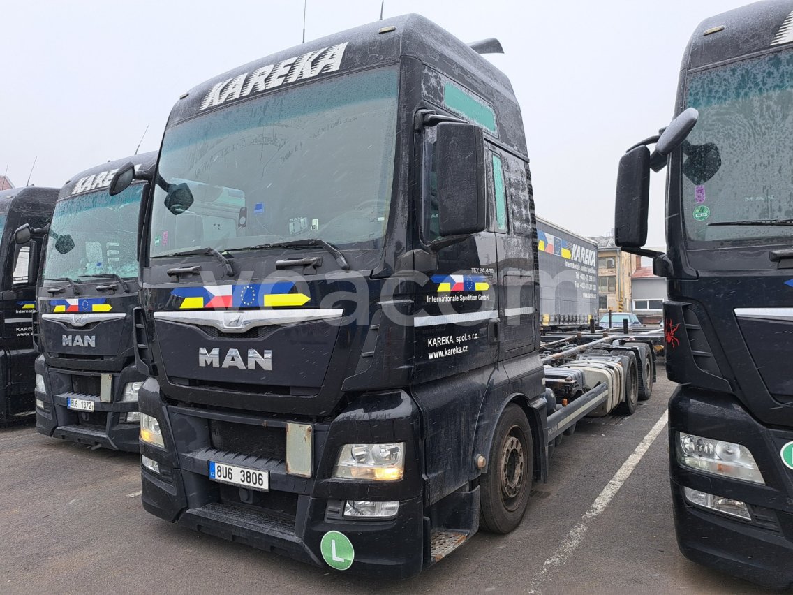 Online auction: MAN  TGX  24.440 6X2 + KRONE BOX 04 ZZ CARRIER