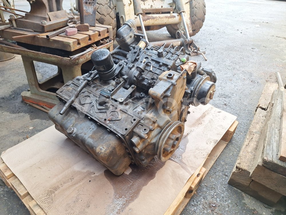 Online auction:  MOTOR KUBOTA V 3300-T