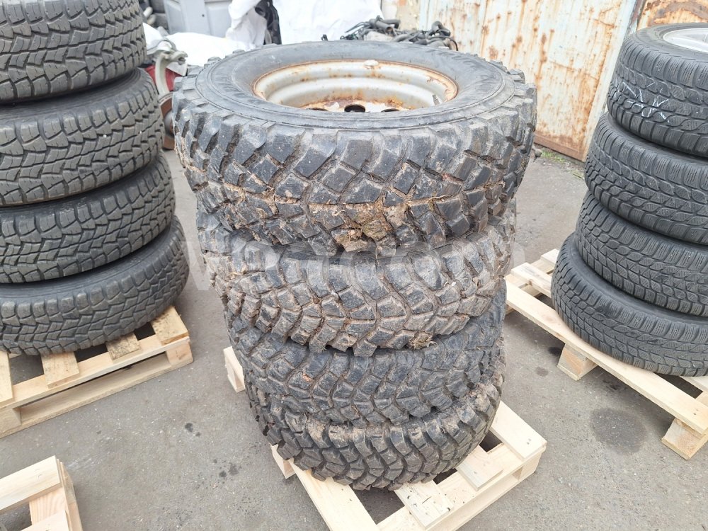 Online auction:  TRUCK 2000, 215 R15