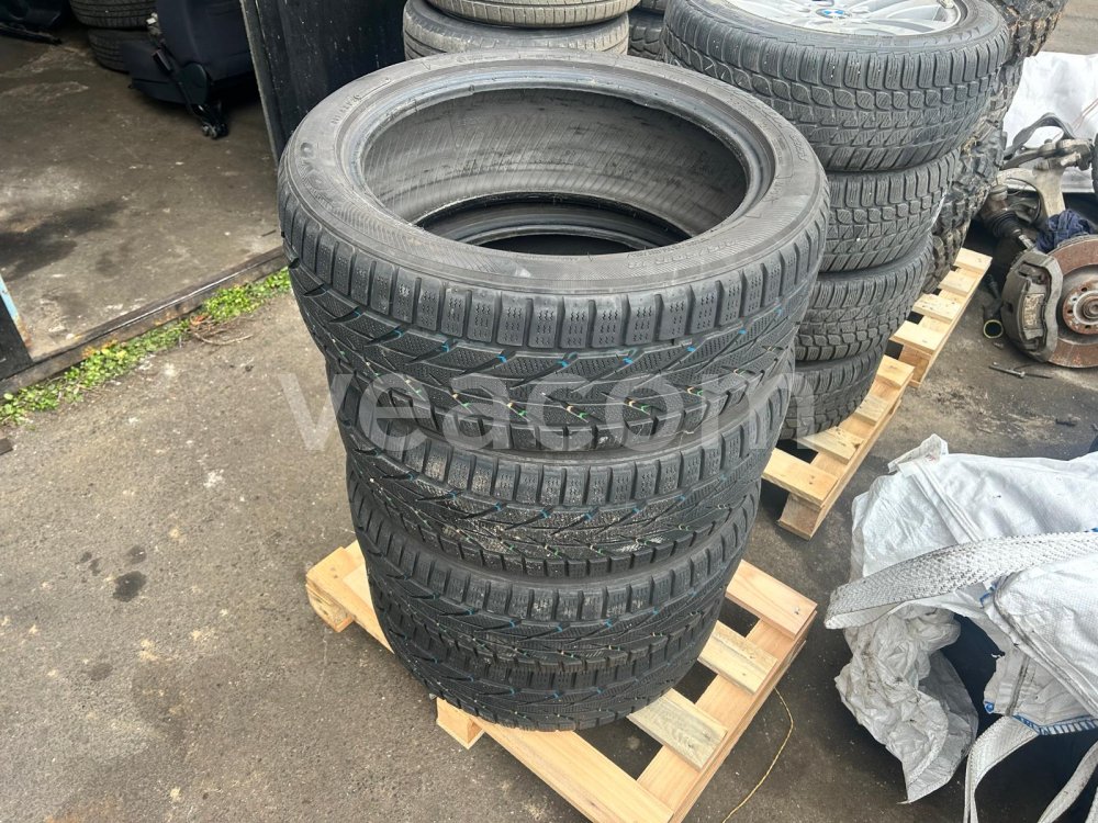 Online auction:  TOYO SNOWPROX S 953, 215/50 R18